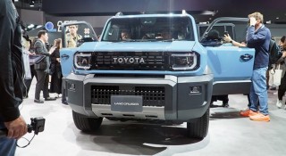 Cận cảnh Toyota Land Cruiser FJ 'bằng xương bằng thịt' tại quê nhà, rộng cửa về Việt Nam